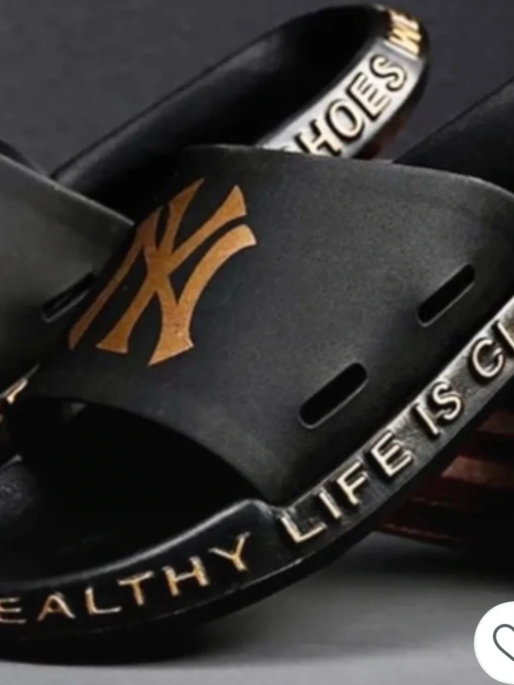 NWOT-Mens 9 NEW YORK YANKEE  Jual SANDAL black and gold Unique slides  flip-flop